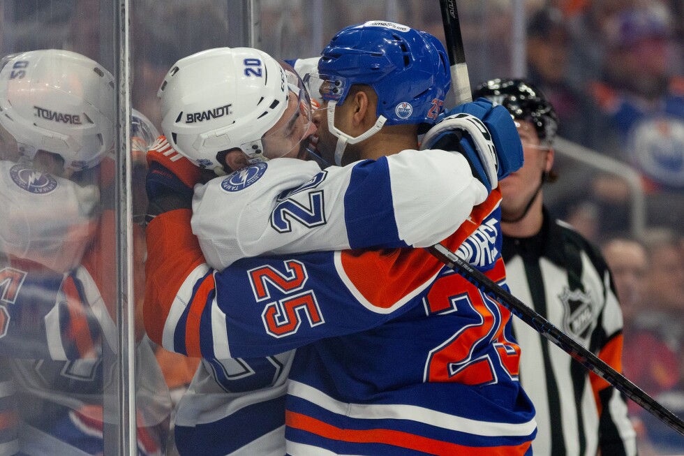 Kucherov takes the NHL points lead from McDavid in the Lightning's 5-2 victory over the Oilersov blr