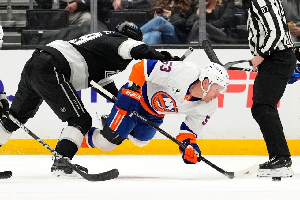 Bo Horvat scores for Islanders off faceoff taken with a second left in 2nd period