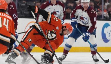 Ducks winning streak ends with loss to Avalanche