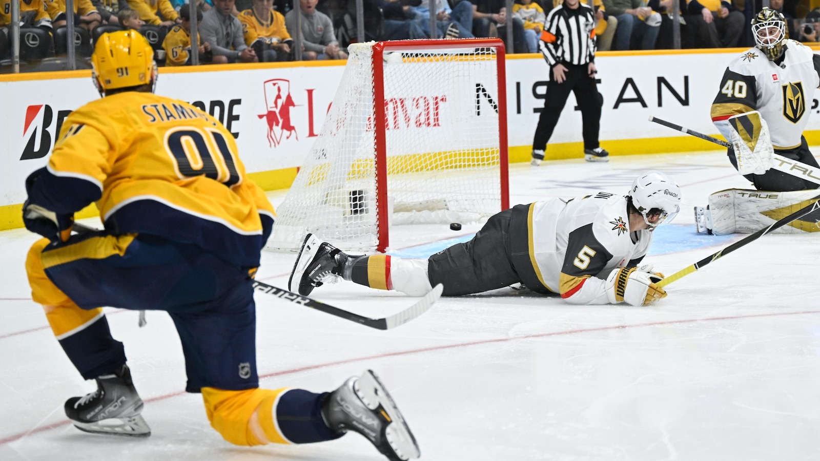 Stamkos' 3-point game powers the Predators to a 4-1 win over the Golden Knights.