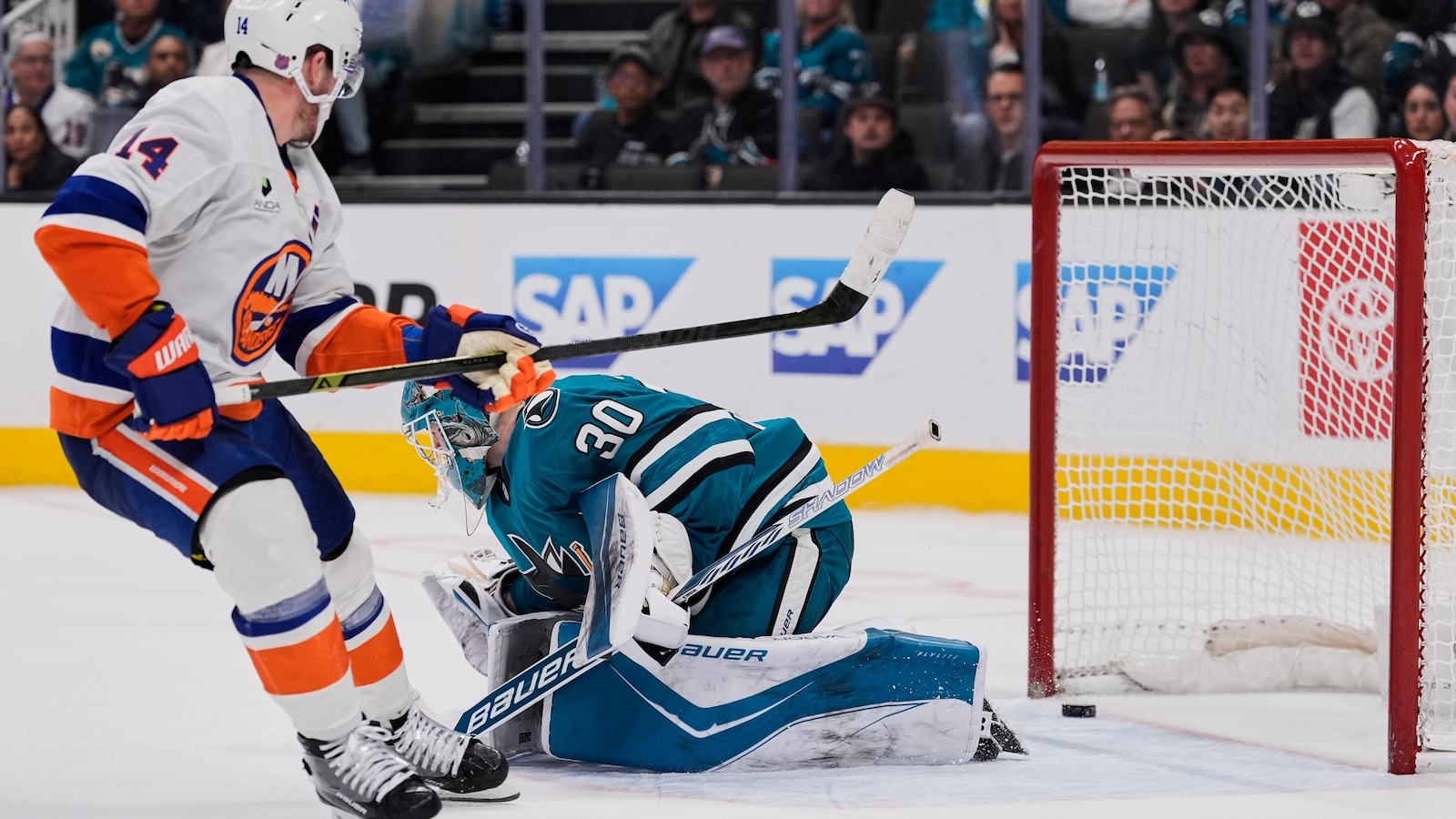 Horvat scores winner in OT as Islanders edge Sharks 2-1