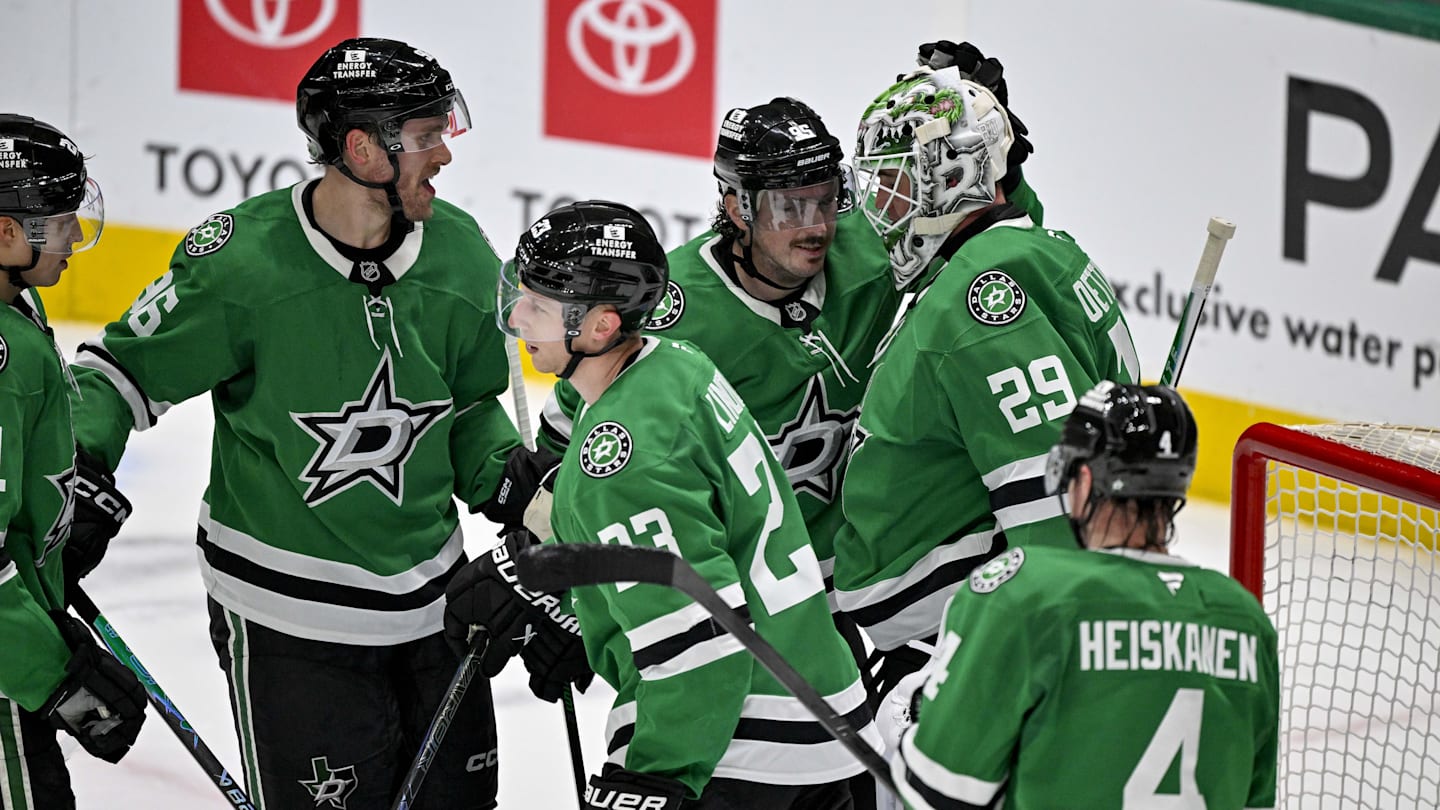 Apr 2, 2026; Dallas, Texas, USA; Dallas Stars right wing Mikko Rantanen (96) and center Matt Duchene (95) and defenseman Esa Lindell (23) and goaltender Jake Oettinger (29) and defenseman Miro Heiskanen (4) celebrate the win over the Winnipeg Jets at the American Airlines Center. Mandatory Credit: Jerome Miron-Imagn Images