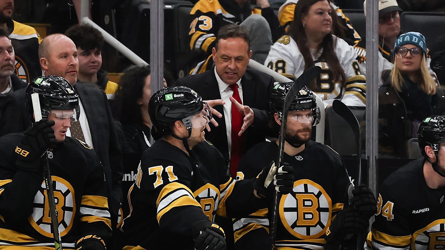 Oct 28, 2025; Boston, Massachusetts, USA; Boston Bruins head coach Marco Sturm talks with left wing Viktor Arvidsson (71) during the second period against the New York Islanders at TD Garden. Mandatory Credit: Winslow Townson-Imagn Images