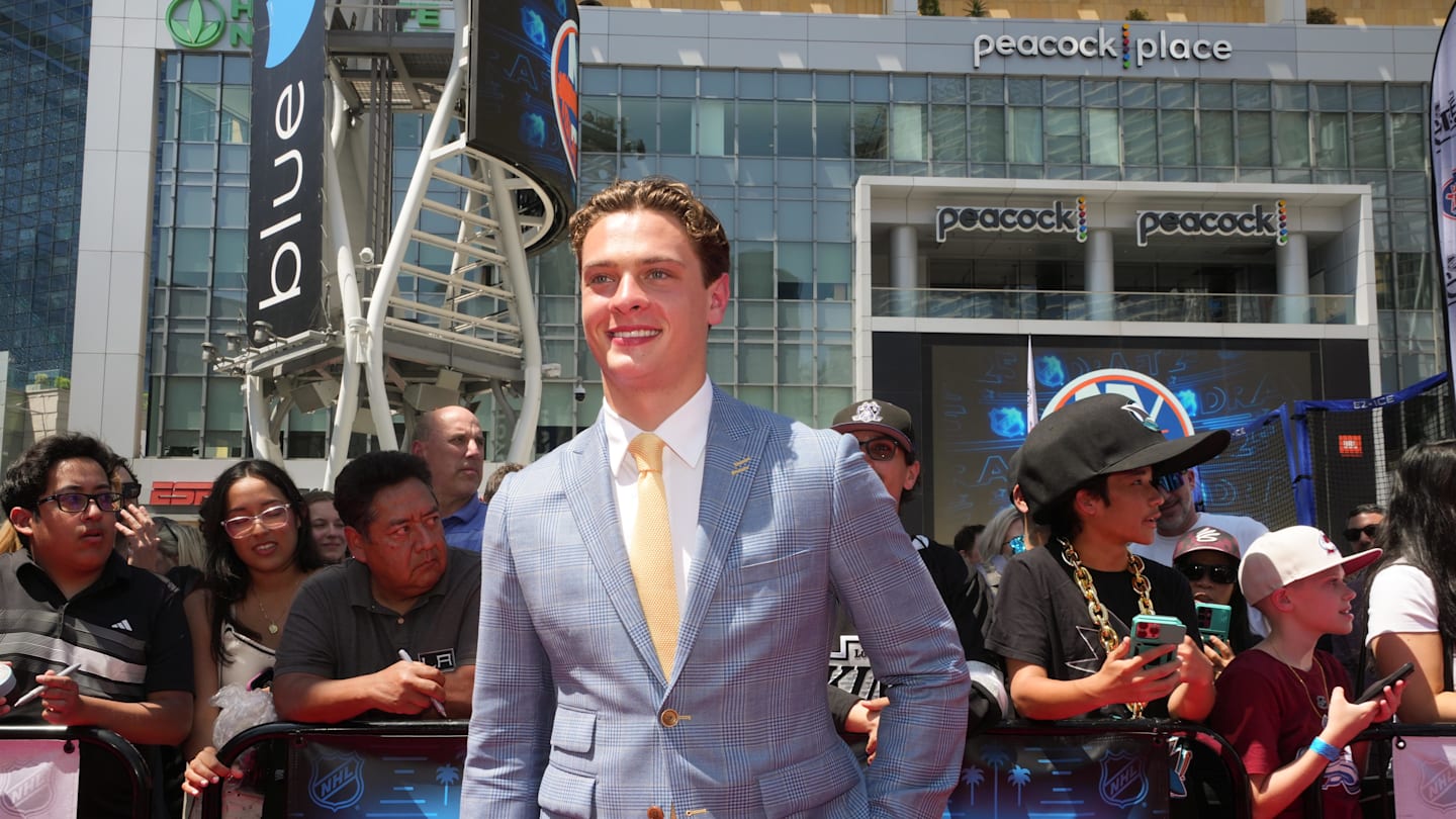 Boston Bruins make correct decision on the future of their top prospect