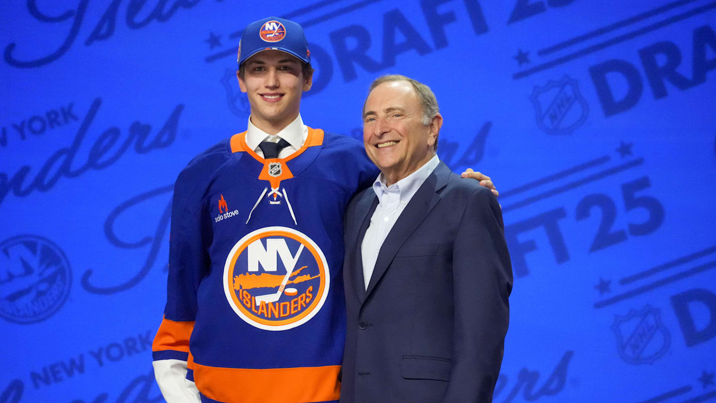 Jun 27, 2025; Los Angeles, California, USA; Victor Eklund is selected as the 16th overall pick to the New York Islanders in the first round of the 2025 NHL Draft at Peacock Theater. Mandatory Credit: Kirby Lee-Imagn Images