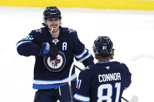 Close to a wild-card spot, Jets battle playoff-bound Stars