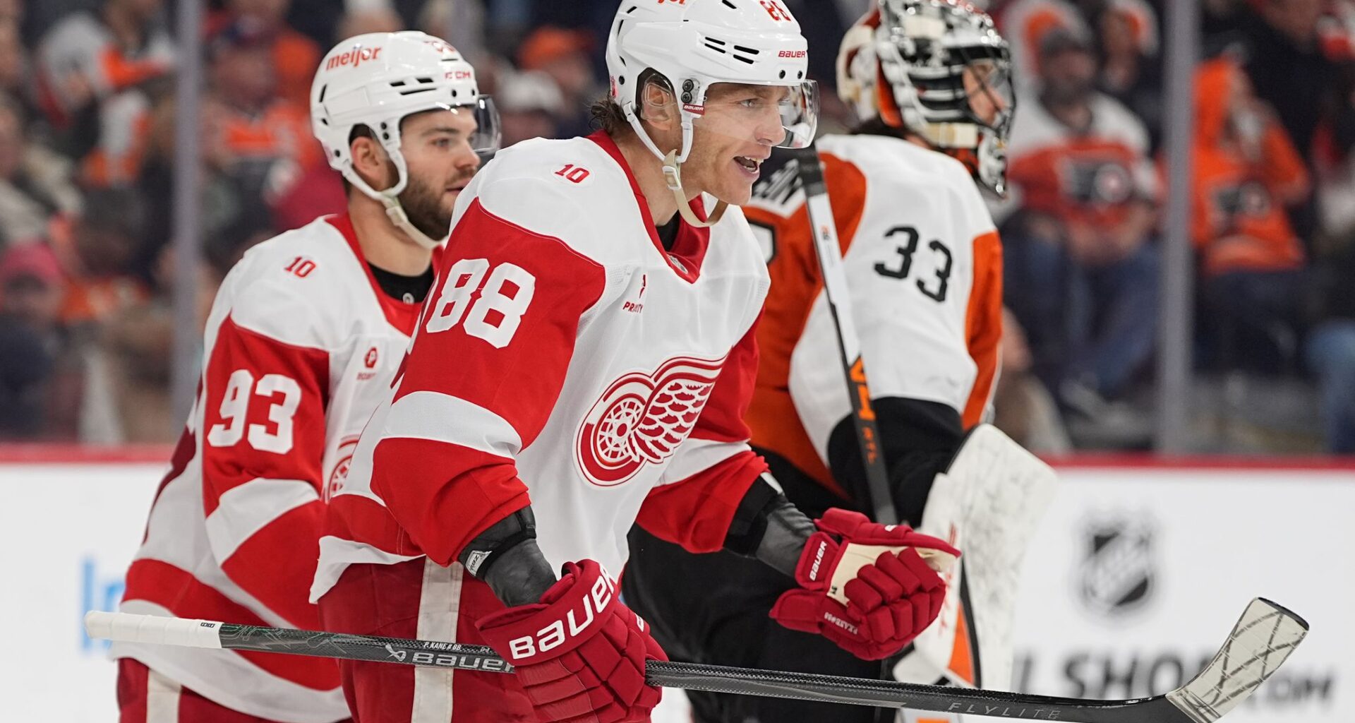 Kane scores pivotal goal as Red Wings beat Flyers 4-2 in a playoff-race swing