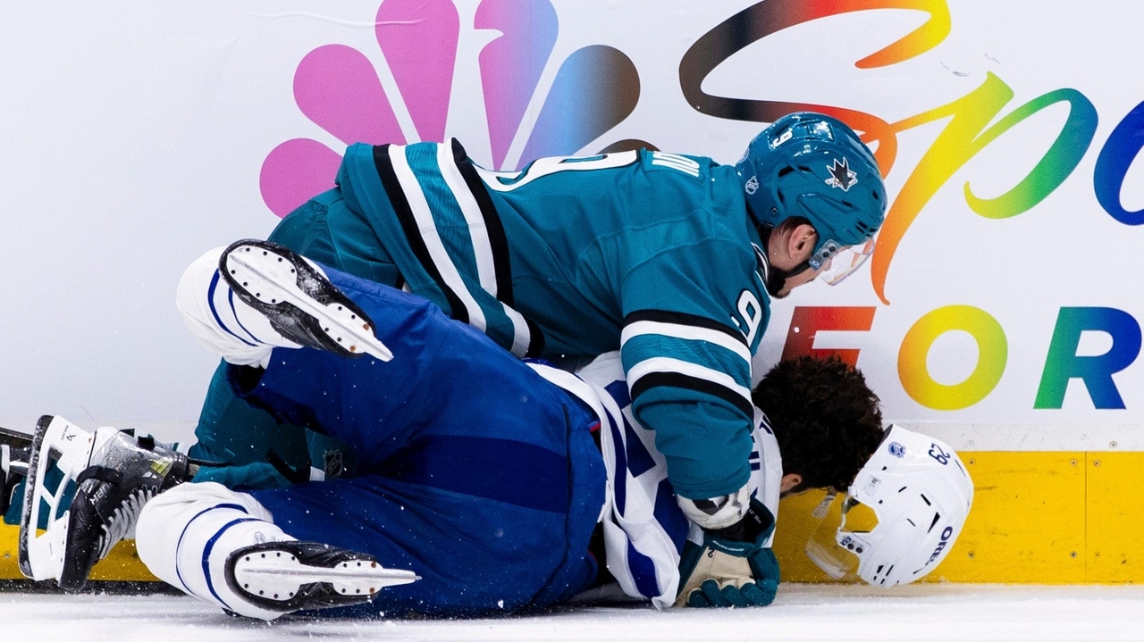 Sharks win 4th straight to improve playoff hopes, beating the Maple Leafs 4-1