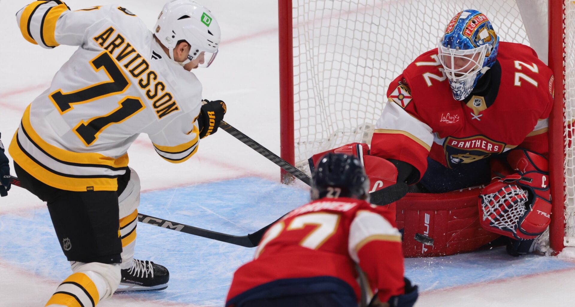 Panthers complete sweep with 2-1 win over Bruins