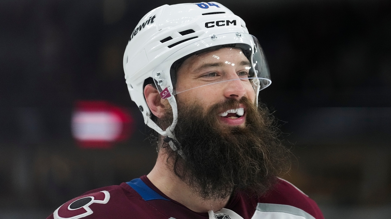 At 41, defenseman Brent Burns set for 1,000th straight regular-season game as the Avs chase top seed