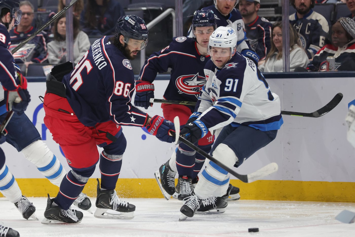 Connor scores twice, Jets beat Blue Jackets 2-1 to stay in playoff hunt