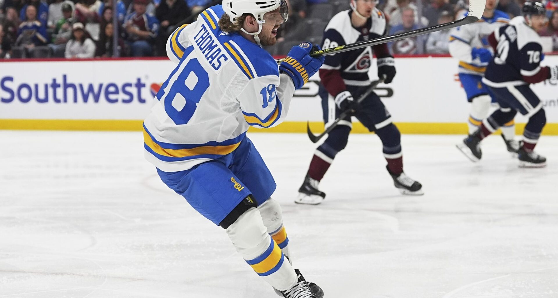 Thomas breaks late tie to complete first hat trick, Blues beat Avalanche 3-2