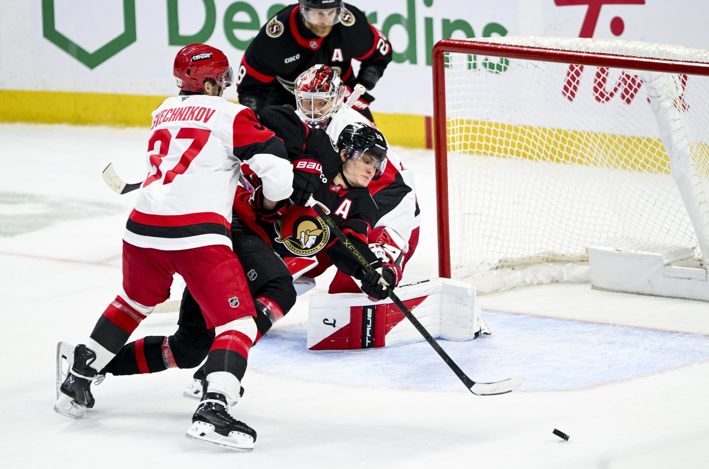 Senators respond to coach’s challenge with huge win over Hurricanes