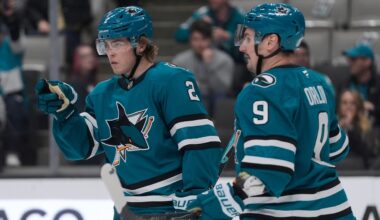 Will Smith scores to lead Sharks past Blackhawks 3-2