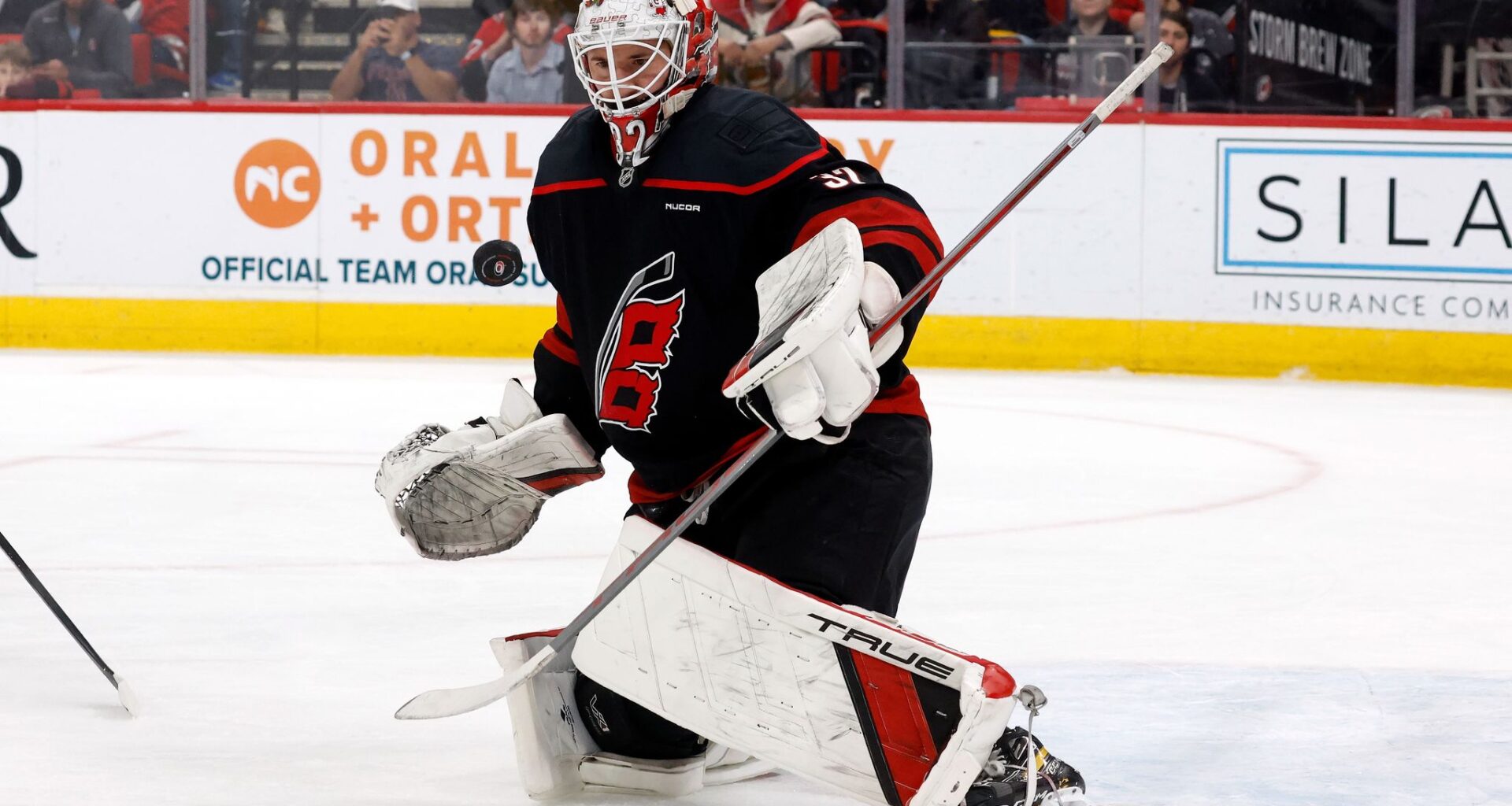 Hurricanes overcome Geekie's hat trick, top Bruins in OT to claim the Metropolitan Division title