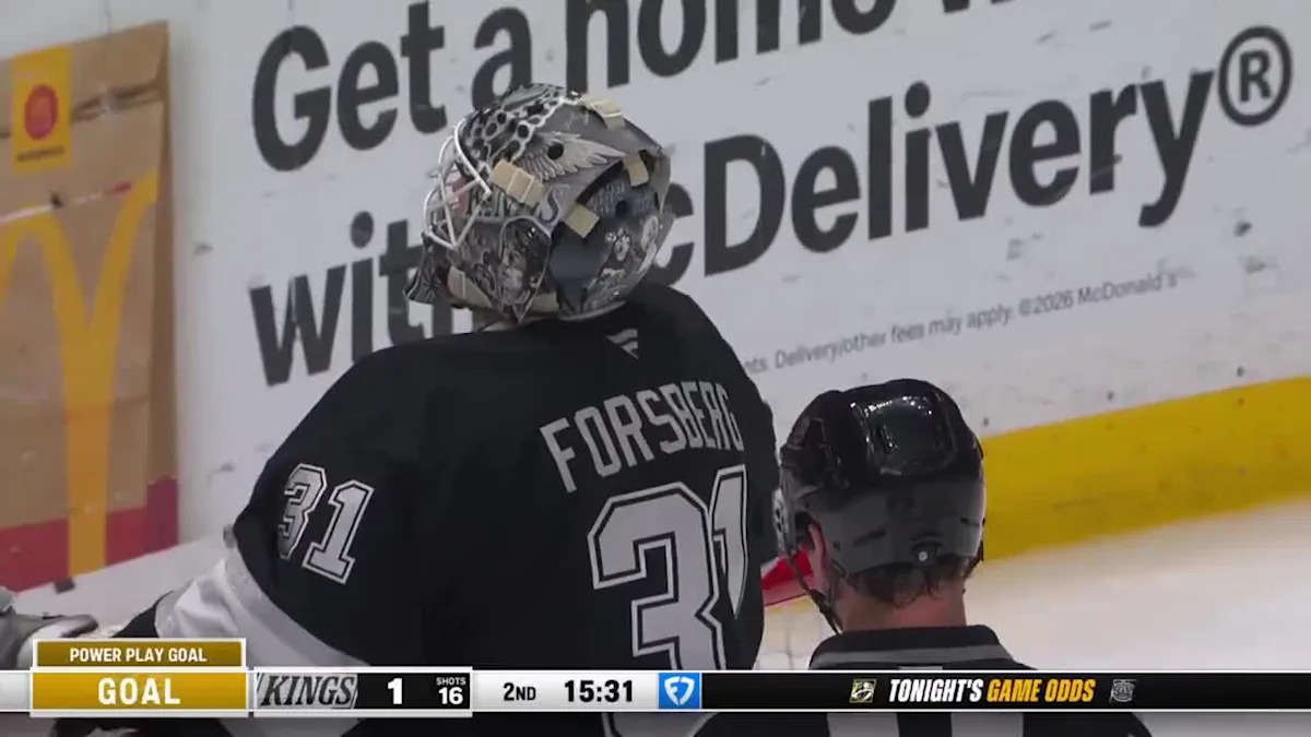 Steven Stamkos with a Powerplay Goal vs. Los Angeles Kings