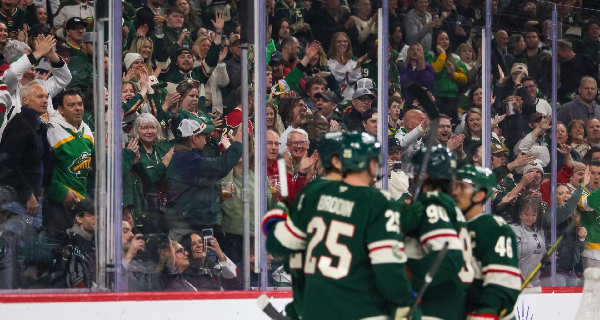 Wild beat skidding Kraken 5-2 for 4th straight win, setting up showdown with Stars