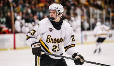 Liam Valente Signs Contract in Buffalo Sabres Organization