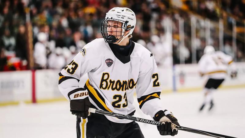 Liam Valente Signs Contract in Buffalo Sabres Organization