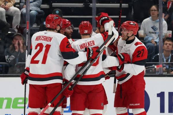 Canes stop Mammoth, pad lead atop Eastern Conference