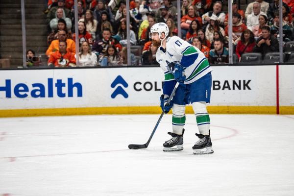 NHL roundup: Ducks still in playoff hunt despite OT loss to Canucks