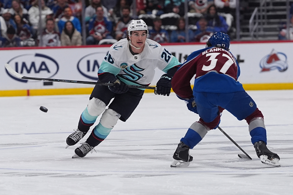 Scott Wedgewood stops 22 shots, Avs beat Kraken 2-0 to break franchise's single-season points mark