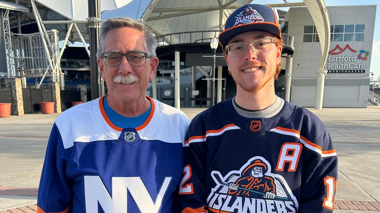 Long Islanders make trek to Bridgeport to see AHL team in playoffs