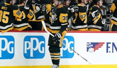 Penguins rout Red Wings in another boost to playoff hopes