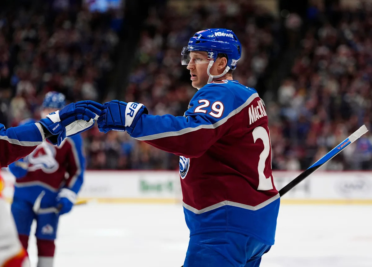 When do NHL playoffs start? 2026 bracket, standings, clinching scenarios