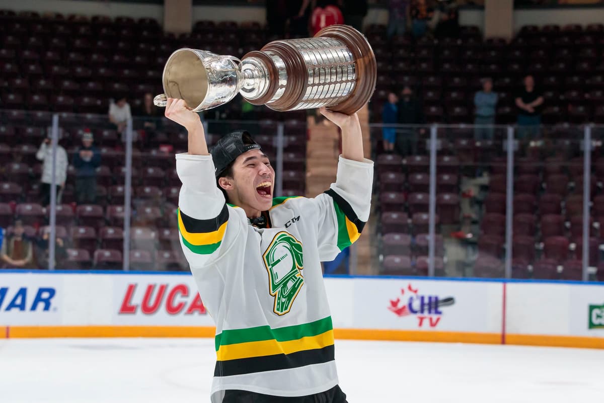 Oilers sign prospect William Nicholl to entry-level contract