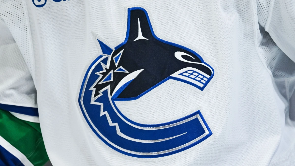 Canucks eye 3 potential GM replacements as pressure builds