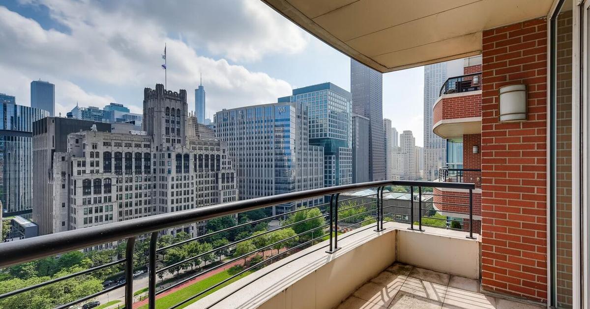 Marian Hossa sells Streeterville condo at a loss | Candid Candace