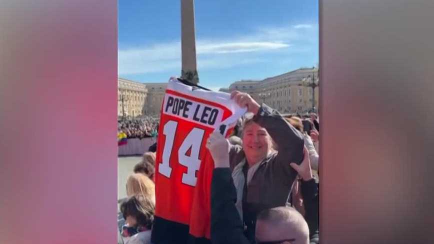 Flyers fans link team's winning streak to gifting Pope Leo a custom jersey