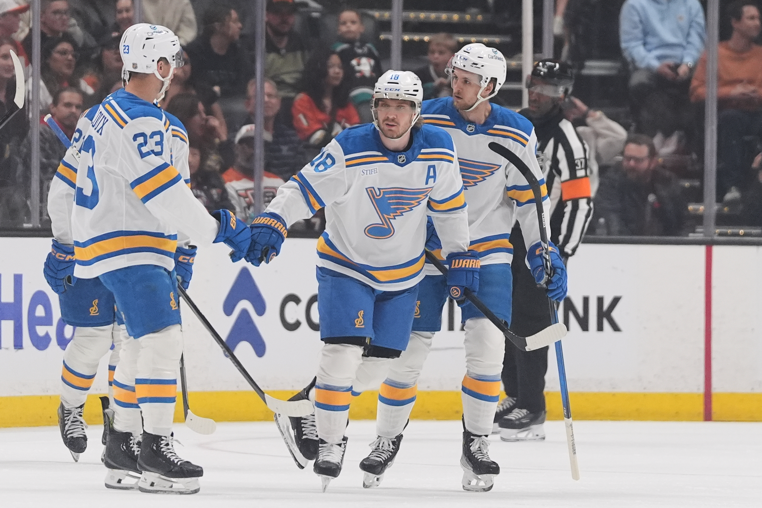 St. Louis Blues center Robert Thomas, center, celebrates his goal...