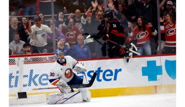 Hurricanes overwhelm Islanders in 4-3 win