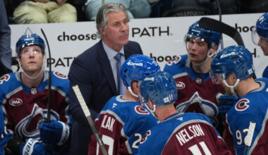 Avalanche's Jared Bednar taken to hospital after being hit in face with puck