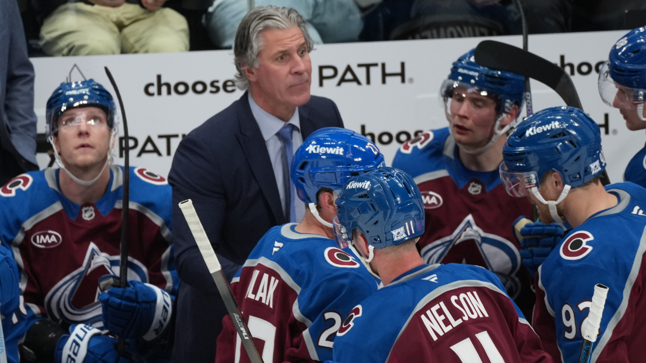 Avalanche's Jared Bednar taken to hospital after being hit in face with puck