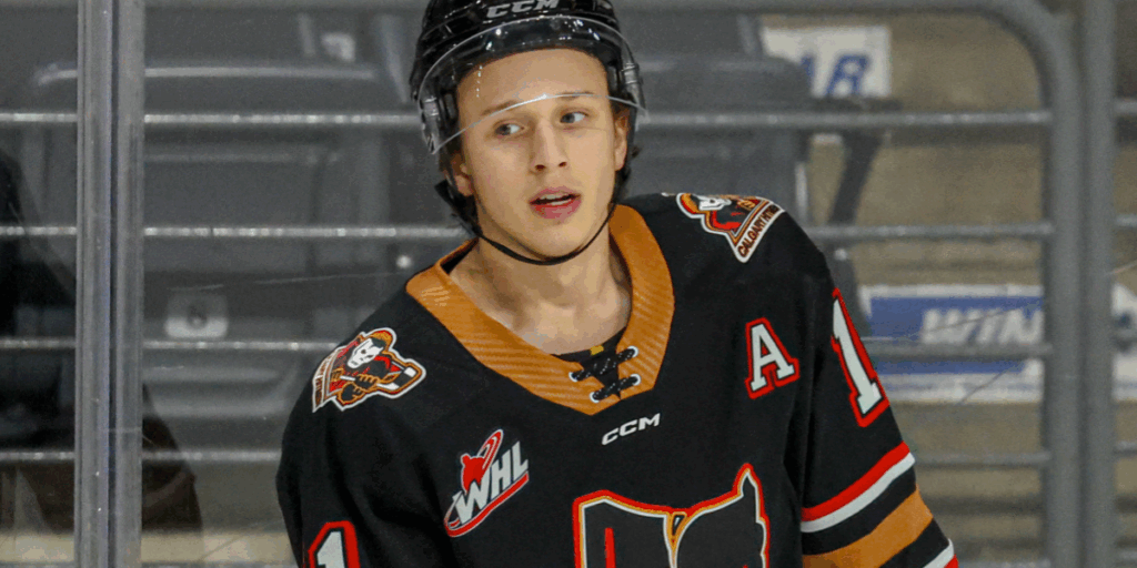 Benjamin Kindel skating for the Calgary Hitmen
