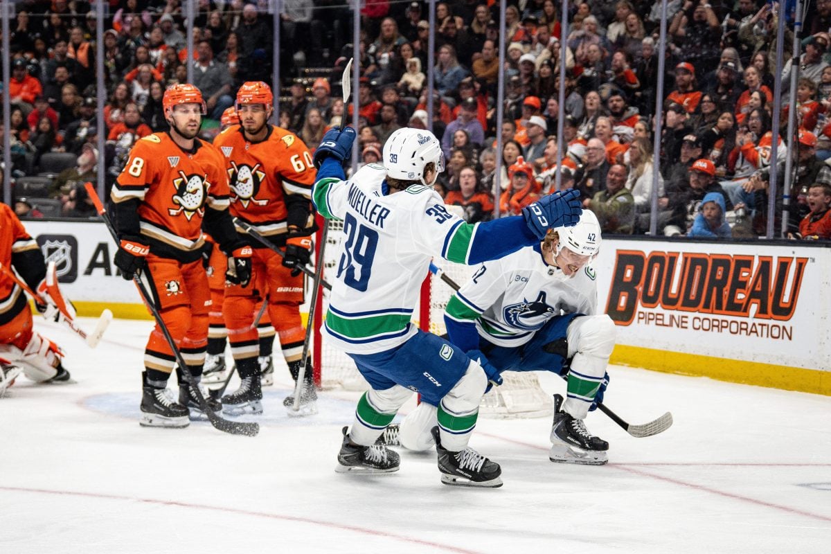 Curtis Douglas Ty Mueller Vancouver Canucks