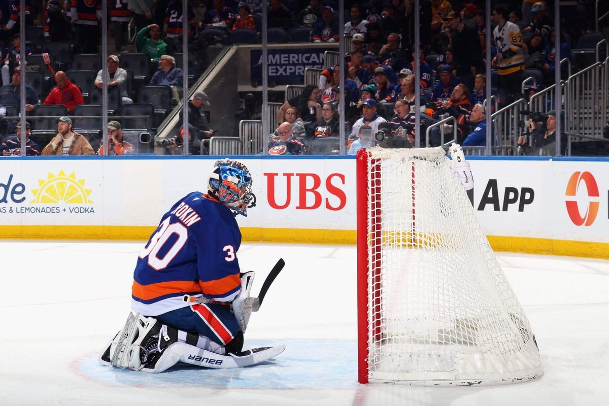Islanders have ‘one of our worst games defensively,’ putting playoff hopes in danger