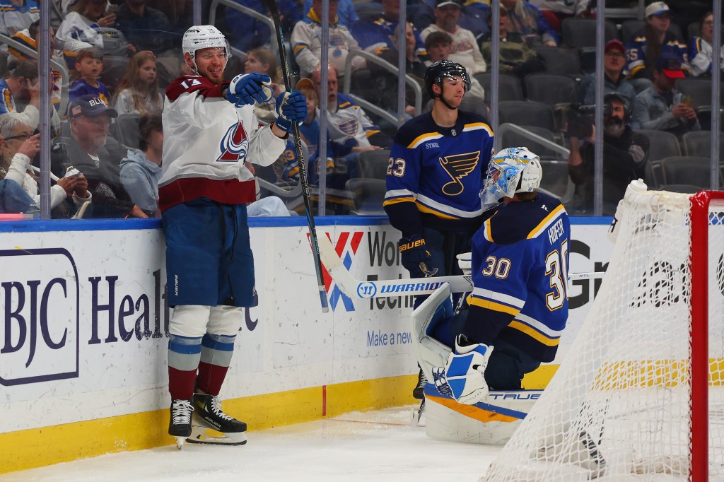 Avalanche clinch Central Division title, top spot in Western Conference