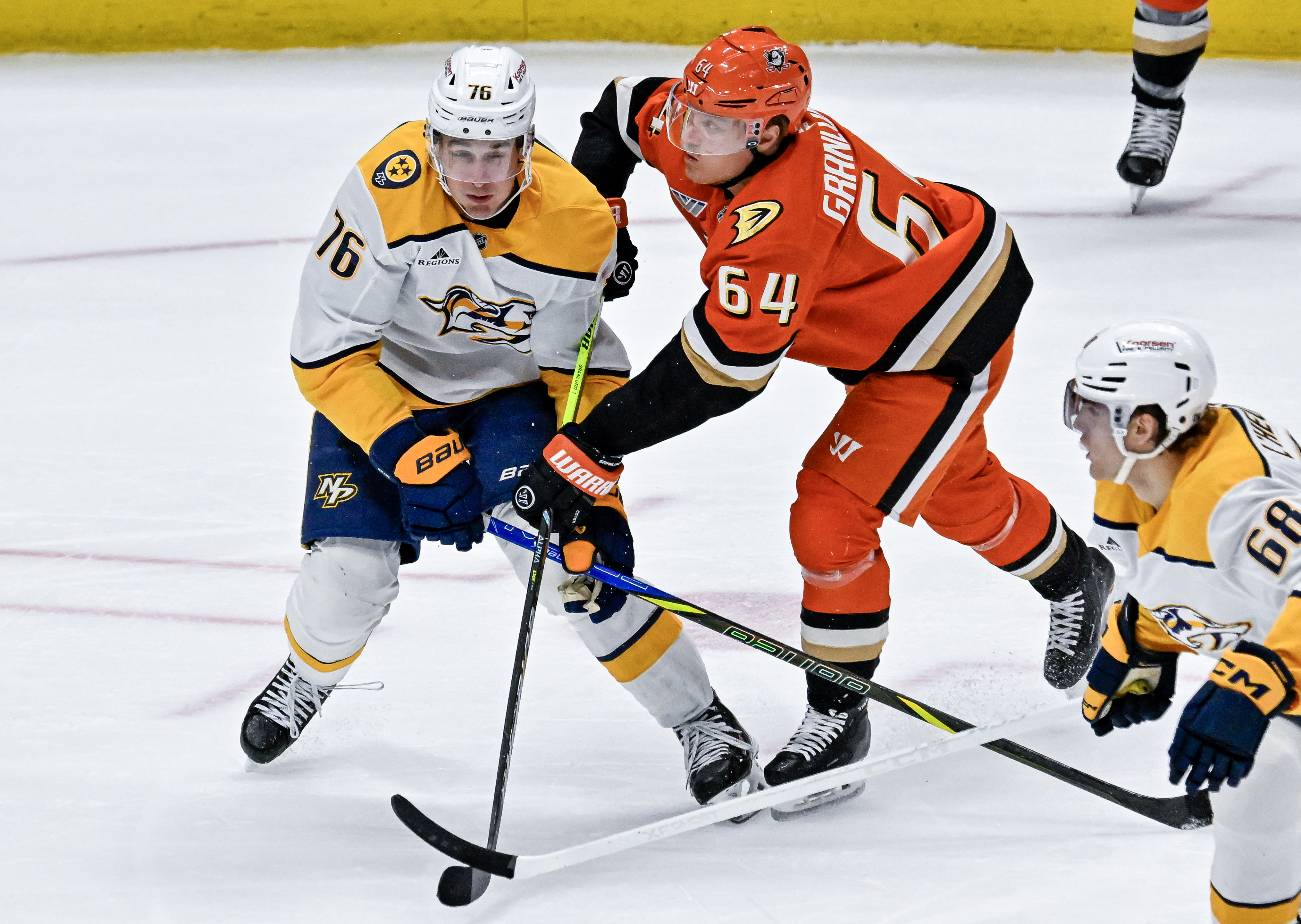 The Ducksâ Mikael Granlund (64) takes a shot on goal...