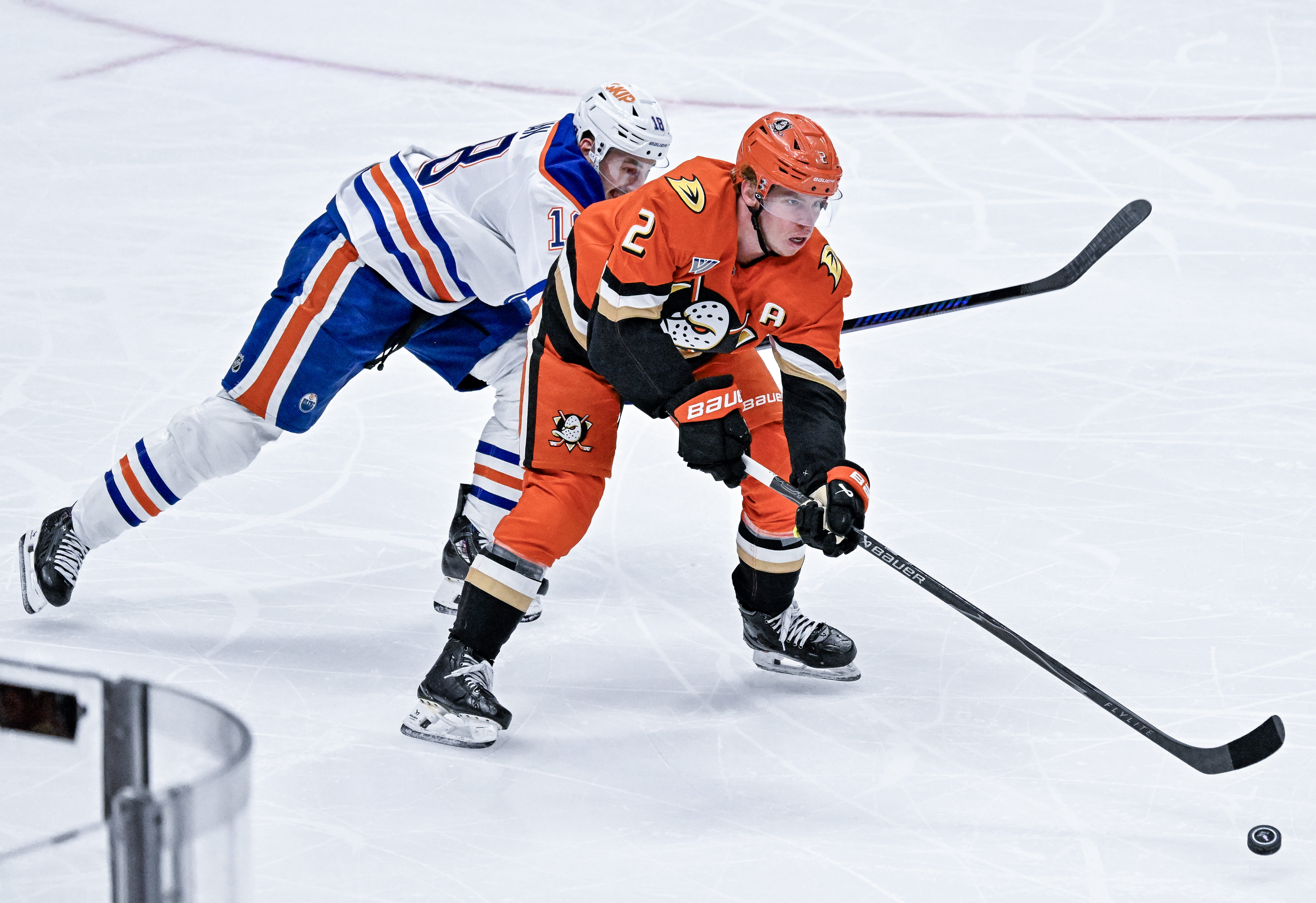 The Ducksâ Jackson LaCombe (2) controls the puck during the...