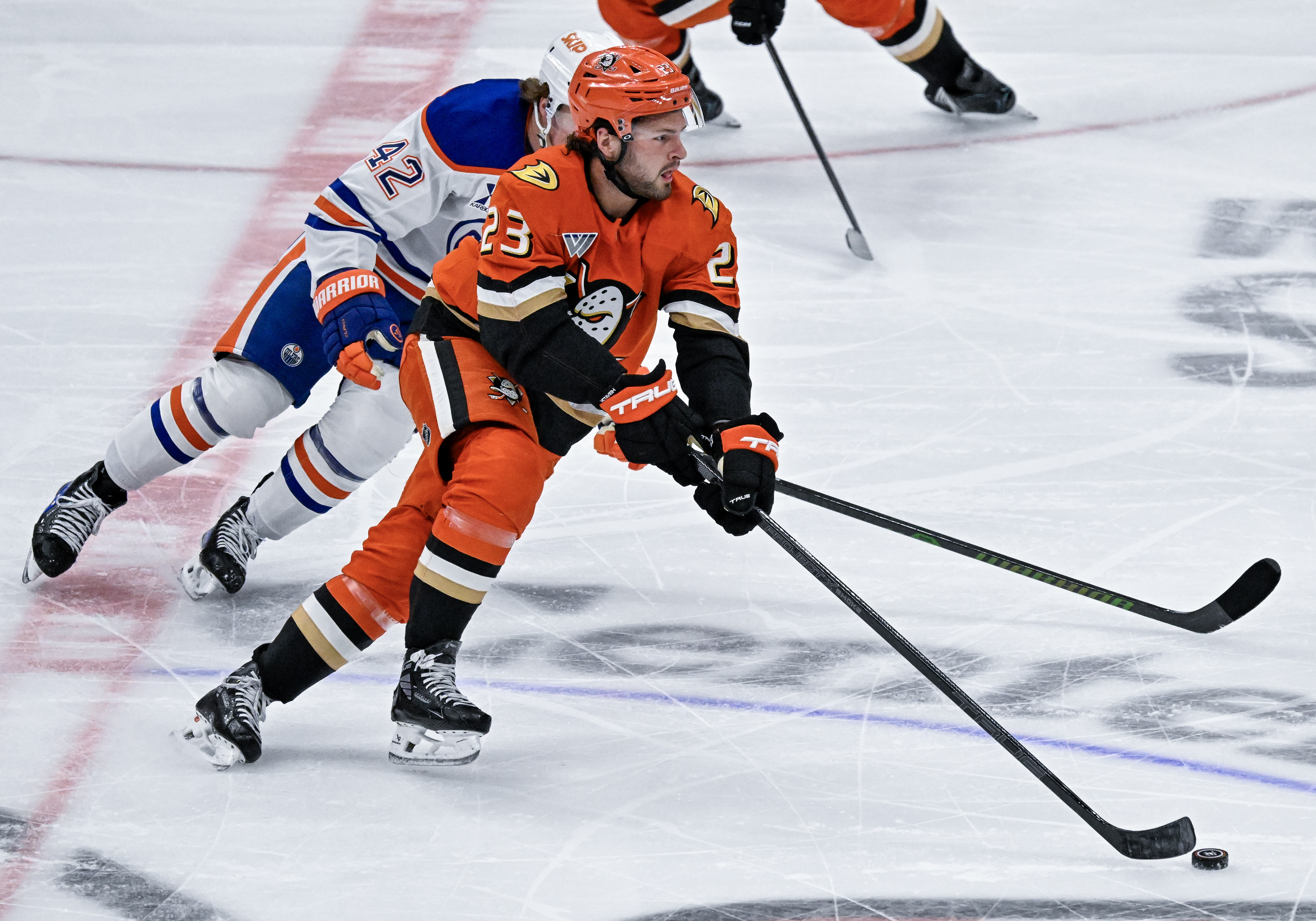 The Ducksâ Mason McTavish (23) controls the puck during the...