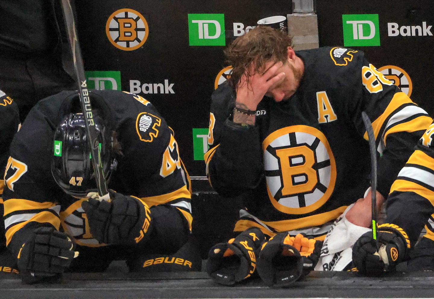 The Bruins' Mark Kastelic (left) and David Pastrnak can't bear to watch as the Bruins were trailing 6-0 in the third period on Sunday.