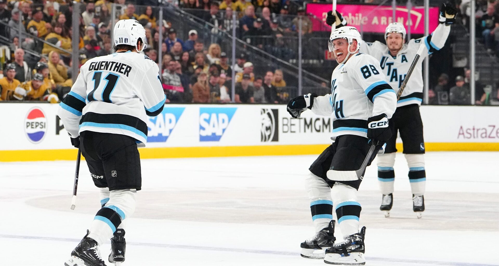 3 Takeaways From Mammoth's 3-2 Game 2 Win Over Knights - The Hockey Writers -