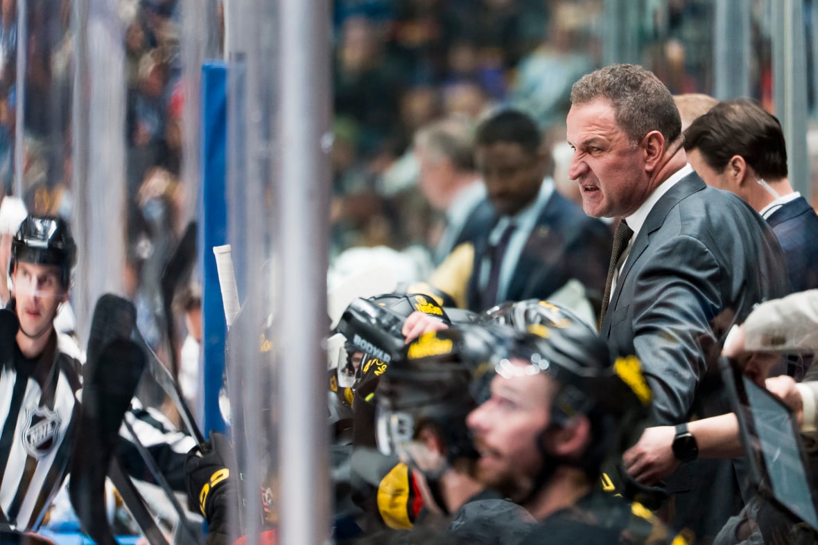 Vancouver Canucks Drop Tight 2-1 Decision to Golden Knights