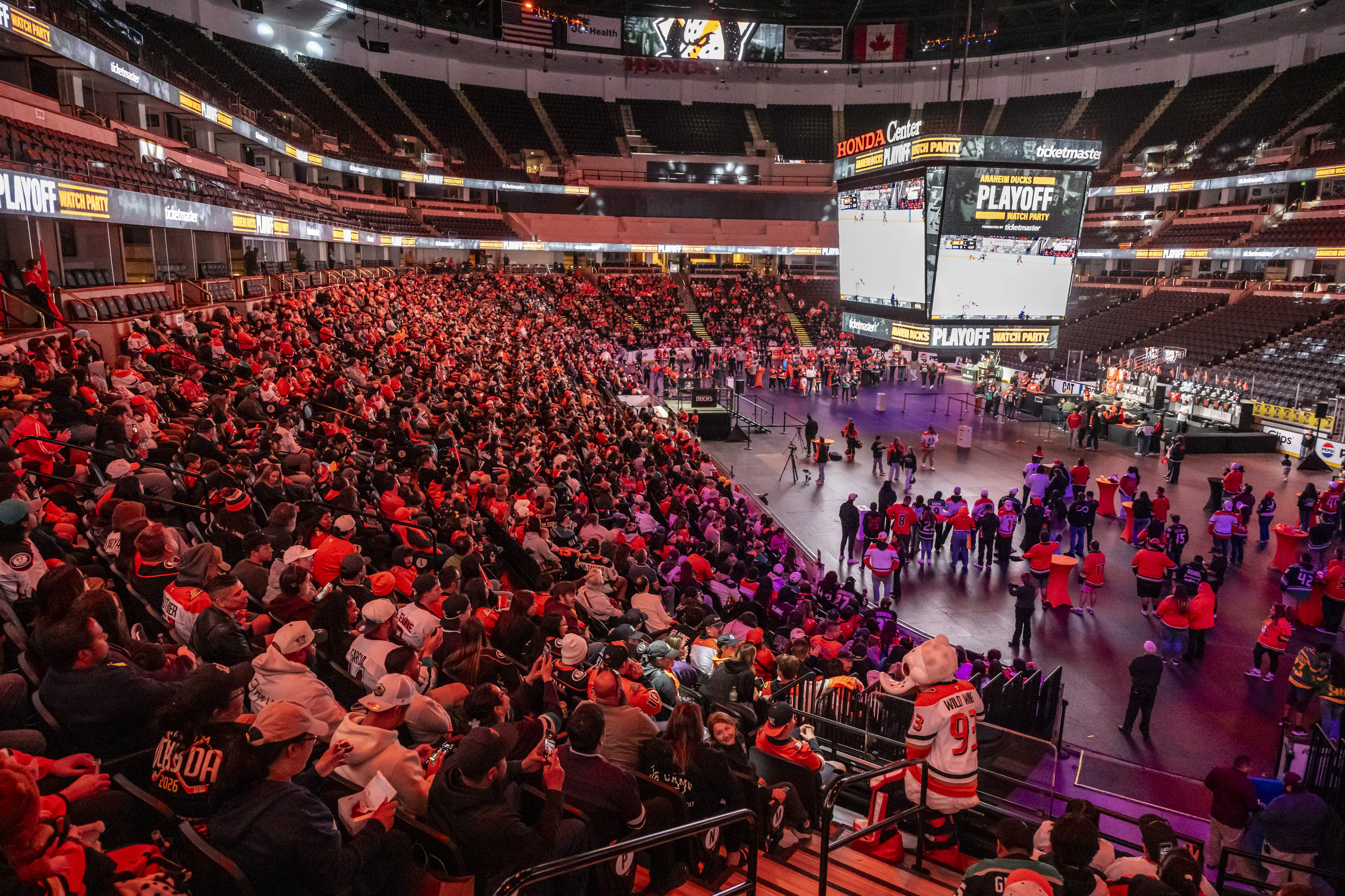 An estimated 5,000 fans gathered for the Anaheim Ducks Watch...