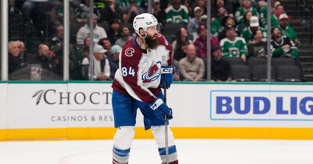Colorado Avalanche beat Dallas Stars to extend their edge in the Central Division race