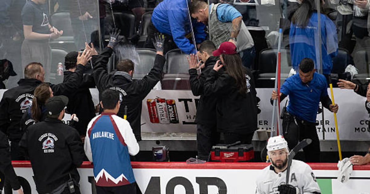 Los Angeles Kings coach DJ Smith showered with glass after Colorado Avalanche fan breaks pane behind bench